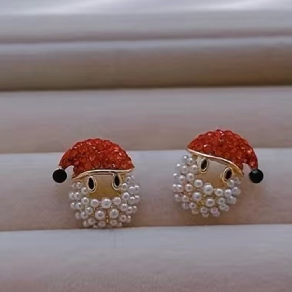 🌼 Bearded Santa Claus in Red Hat Stud Earrings